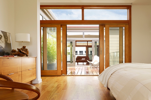 这大冷天的自家门窗飕飕进风-新装不久这是为何